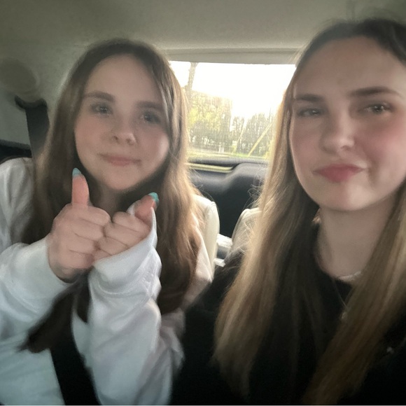 Meet your Posher, Devin - Picture 3 of 3